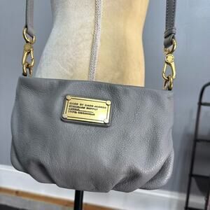 ★ Marc Jacobs Gray Pebble Leather Gold-tone‎ Hardware Crossbody Bag